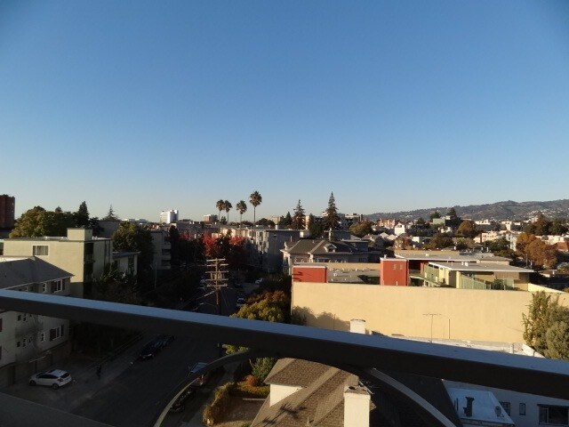 Great views from private balcony! - 320 Lee St