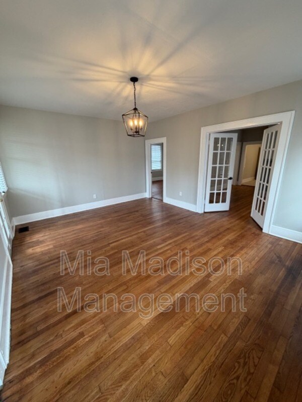 Building Photo - 801 E 39th St