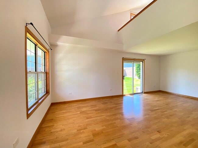 Building Photo - 3503 Willowview Ct