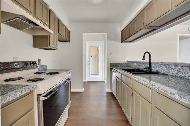 Foto del edificio - 728 Woodland Ct