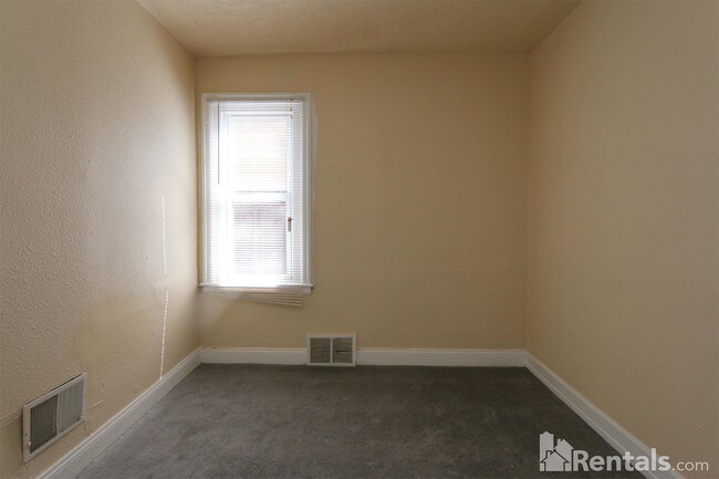 Foto del edificio - 8271 Cloverlawn St