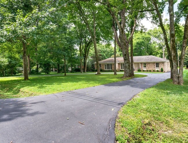 Charming 3BR/2.5BA Ranch-Style Home in the... - Charming 3BR/2.5BA Ranch-Style Home in the...