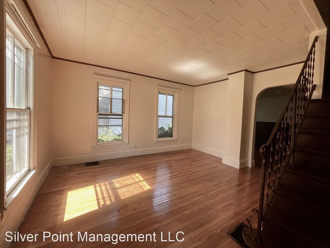 Building Photo - 3 br, 1 bath House - 418 E. Main St