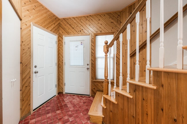 Building Photo - 1217 Cranbrook Dr