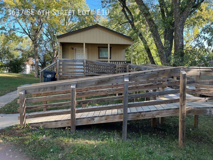 Primary Photo - 3637 SE 6th St