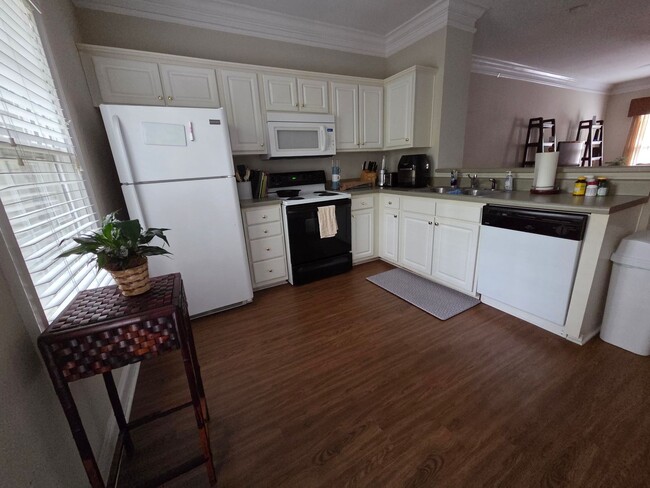 2 Bed 2.5 Bath Condo - 2 Bed 2.5 Bath Condo