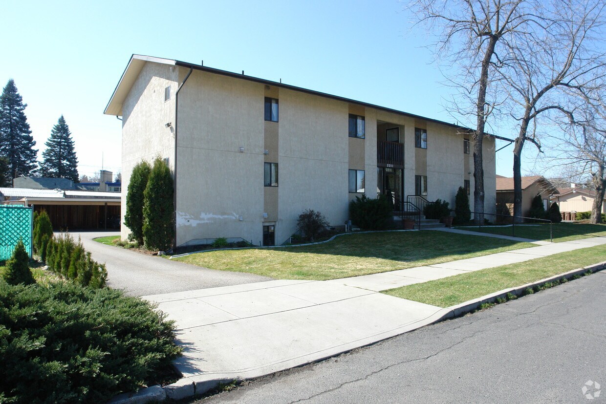 Building Photo - 2211 W Cleveland Ave