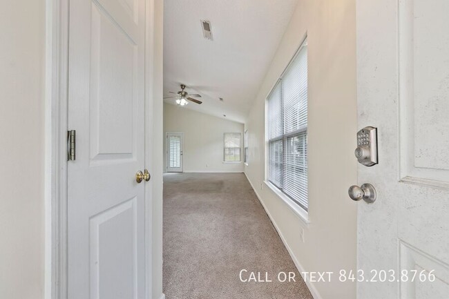 Building Photo - 202 Saturn Ct