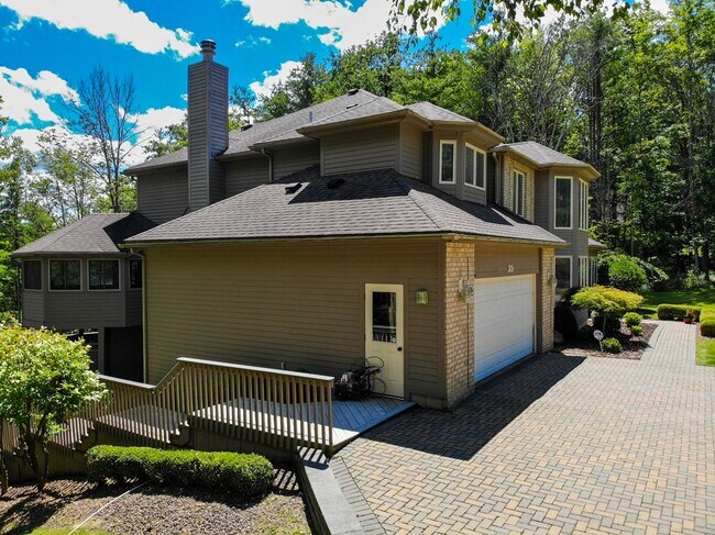 Building Photo - 35 Hemlock Ln