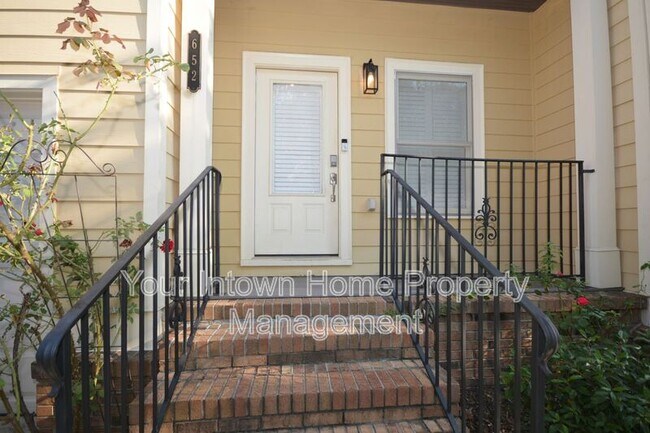 Foto del edificio - 652 Irwin St NE