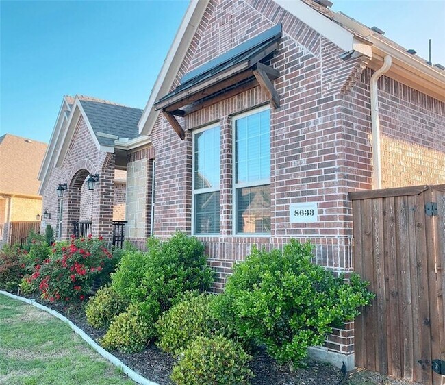 Foto del edificio - 8633 Ludlow Dr