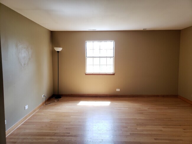 Building Photo - 21 N Park Blvd