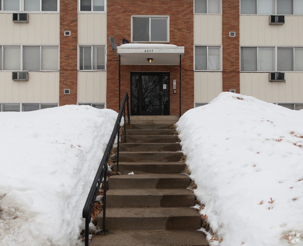 Building Photo - 4233 3rd St NE