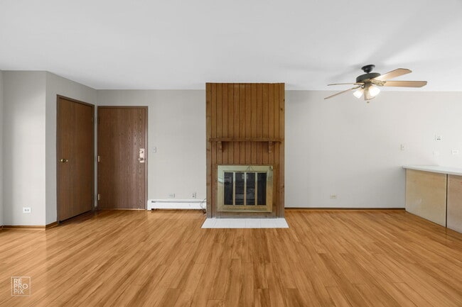 Building Photo - 2300 Glen Pointe Dr