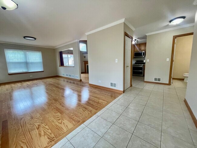 Building Photo - 517 Willow Way