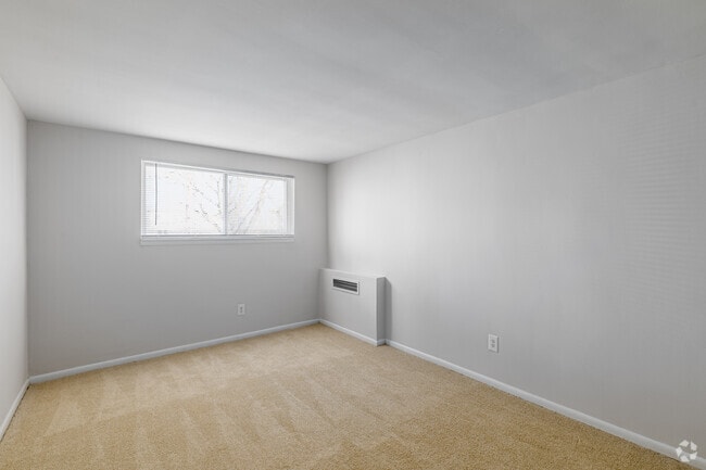 1 BR, 1 BA - 600SF - Bedroom - Jefferson Court Apartments