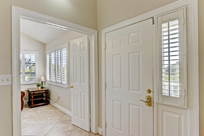 Building Photo - 460 Bella Vista Ct N