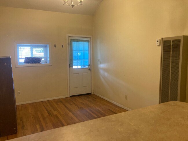 Foto del edificio - Charming 1 Bed / 1 Bath Apartment Near Dow...