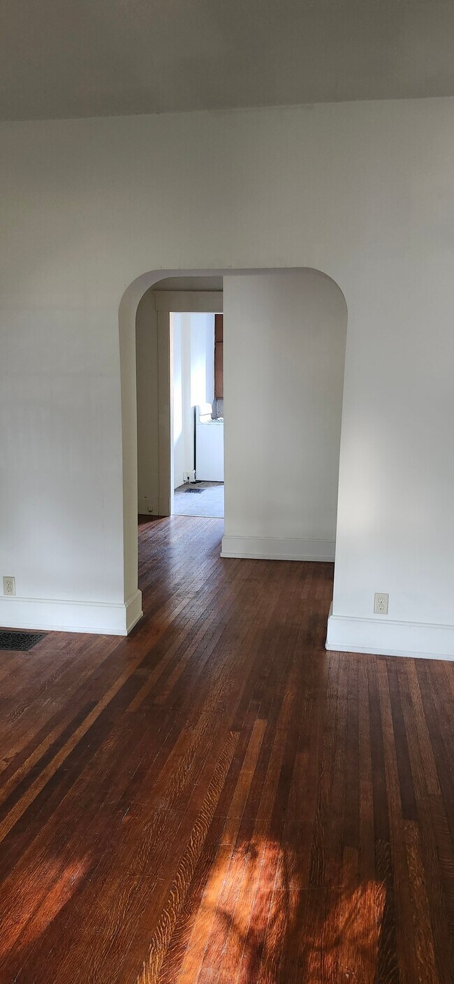 Foto del edificio - 68 N Layman Ave