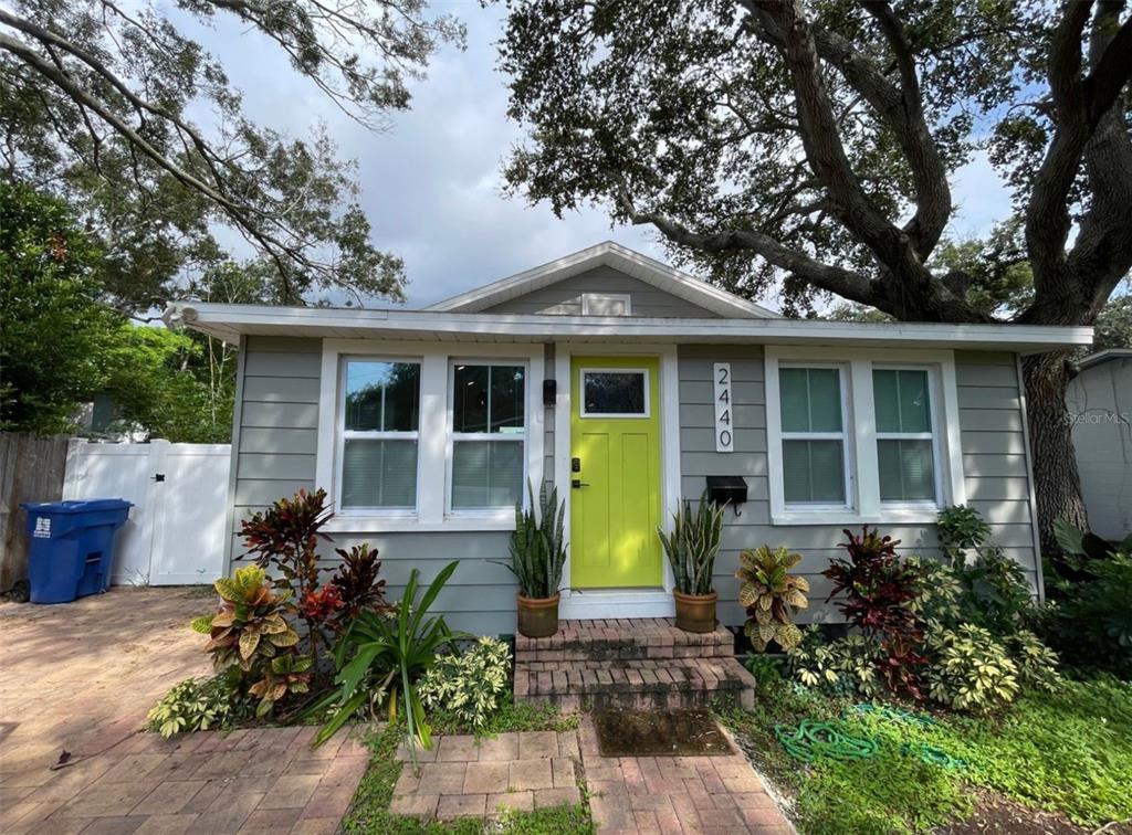 Foto principal - 2440 Quincy St S