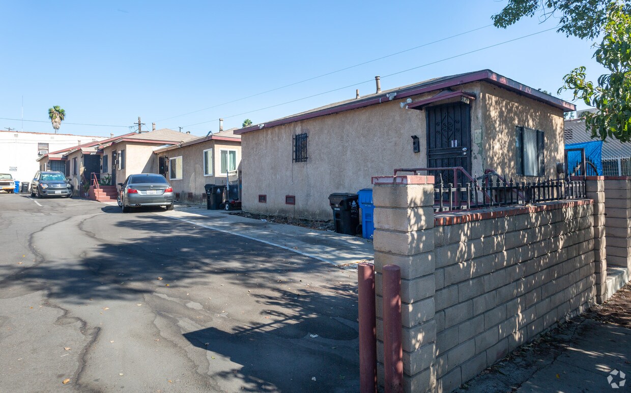 Primary Photo - 2112 Keith St