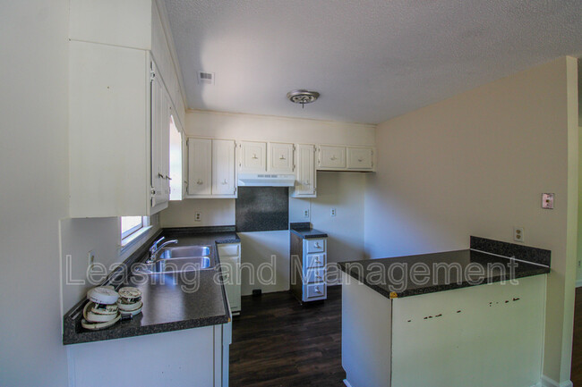 Building Photo - 910 Sea Gull Drive