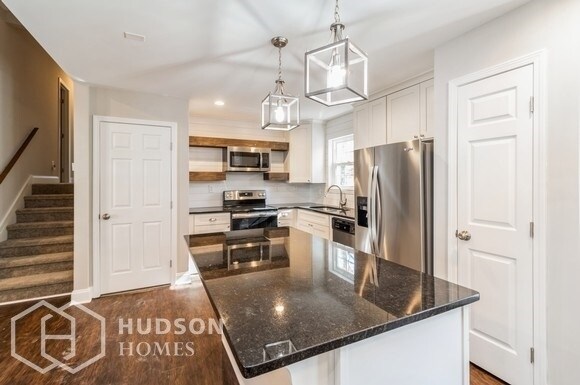 Foto del edificio - NOW AVAILABLE! - 51 Landmark Ct SW, Mariet...