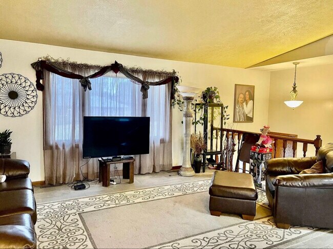 Foto del edificio - 5910 Thatcher Dr