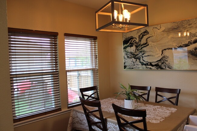 Foto del edificio - 2709 Westhampton Ct
