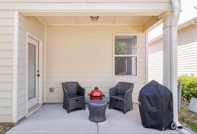 Foto del edificio - 6254 Waverly Ln