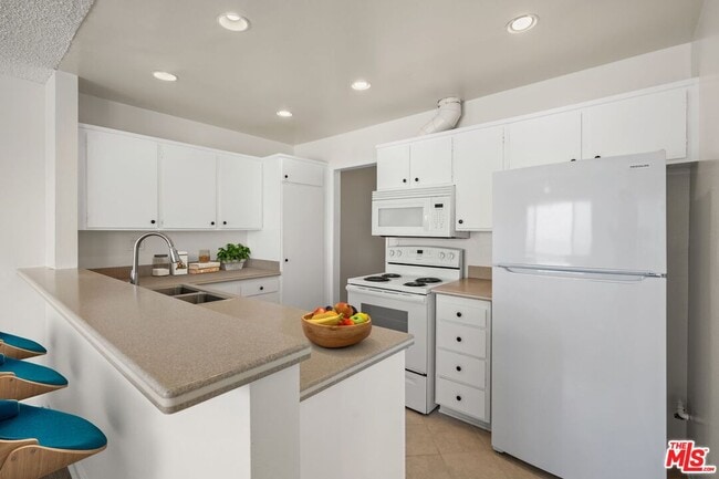 Building Photo - 18002 Coastline Dr
