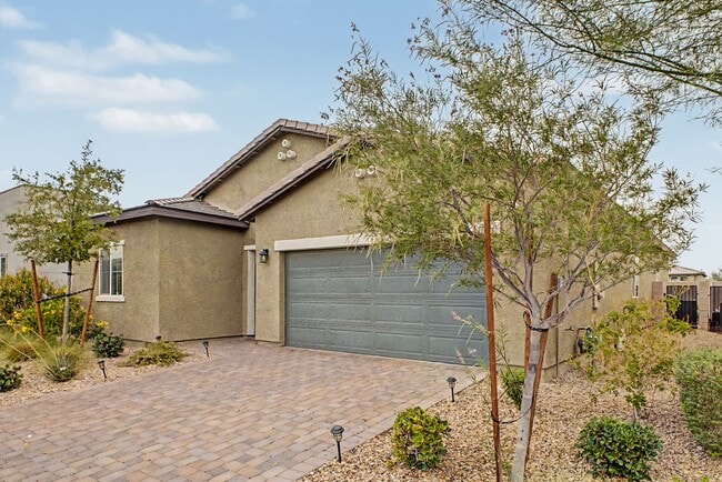 Building Photo - Single Story Home With 4-Bedrooms in a gated community!