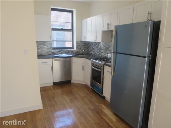 Building Photo - 558 11th St