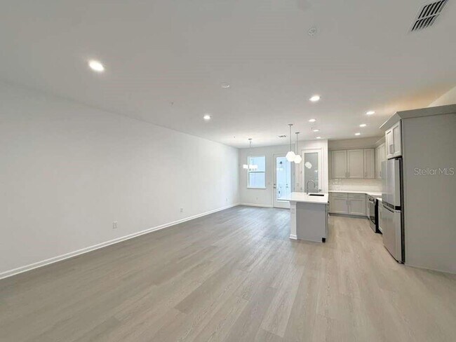 Foto del edificio - 1866 Falconhurst Ln