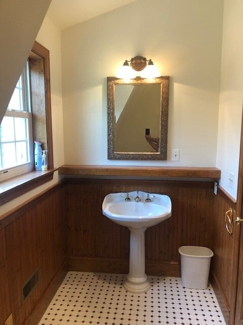 Bathroom - 54 Norristown Rd