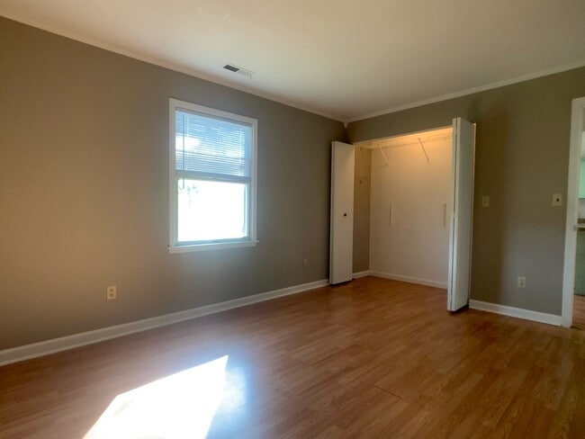 Building Photo - 132 Capri Ln