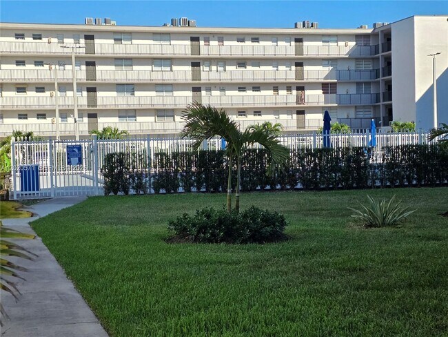 Foto del edificio - 14150 SW 84th St