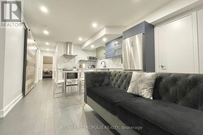 Building Photo - 27 Thornton Ave