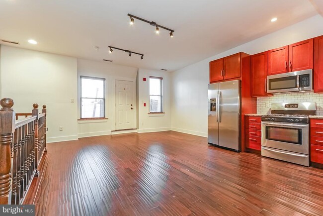 Building Photo - 329 S 12th St