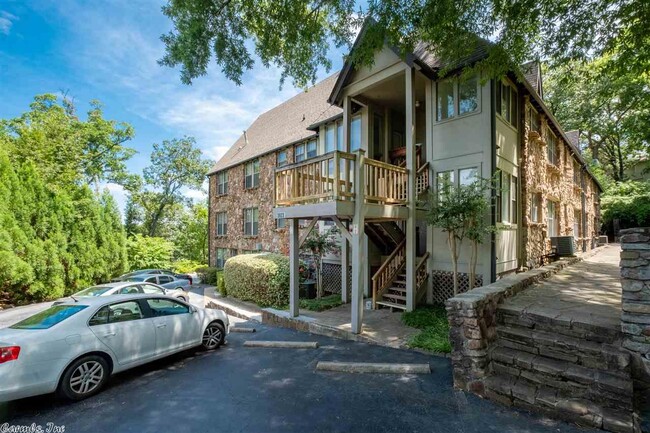 Building Photo - 3923 Oakwood Rd