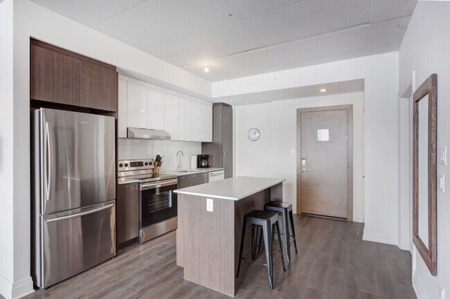 Building Photo - 3105 Promenade du Quartier-Saint-Martin