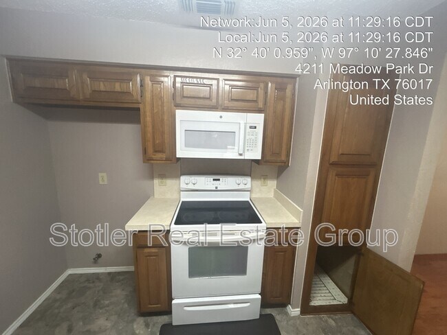Foto del edificio - 4211 Meadow Park Dr