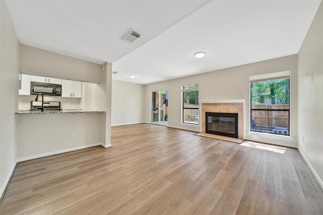 Building Photo - 24 W Willowood Ct