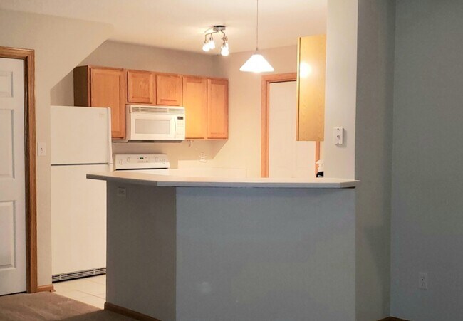 Breakfast bar - 6855 Woodland Ave
