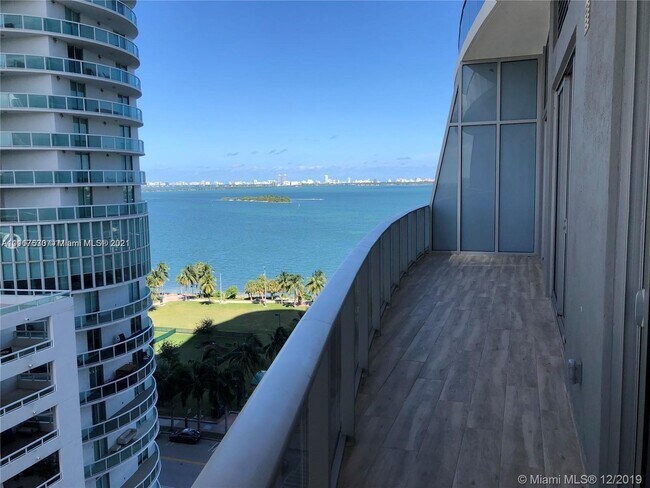 Foto del edificio - 488 NE 18th St