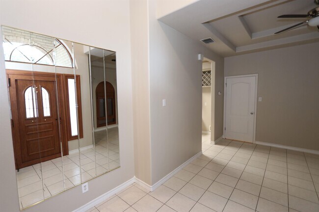 Foto del edificio - 8721 Liberty Loop