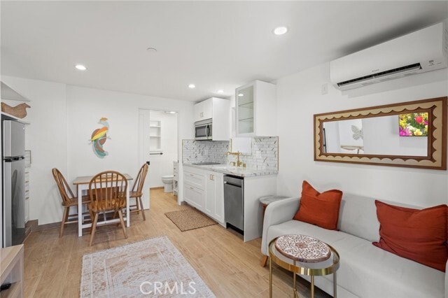 Building Photo - 2258 Helios Dr