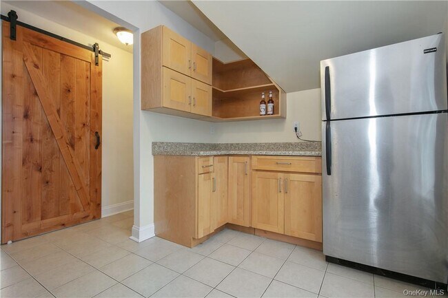 Building Photo - 270 W 261st St