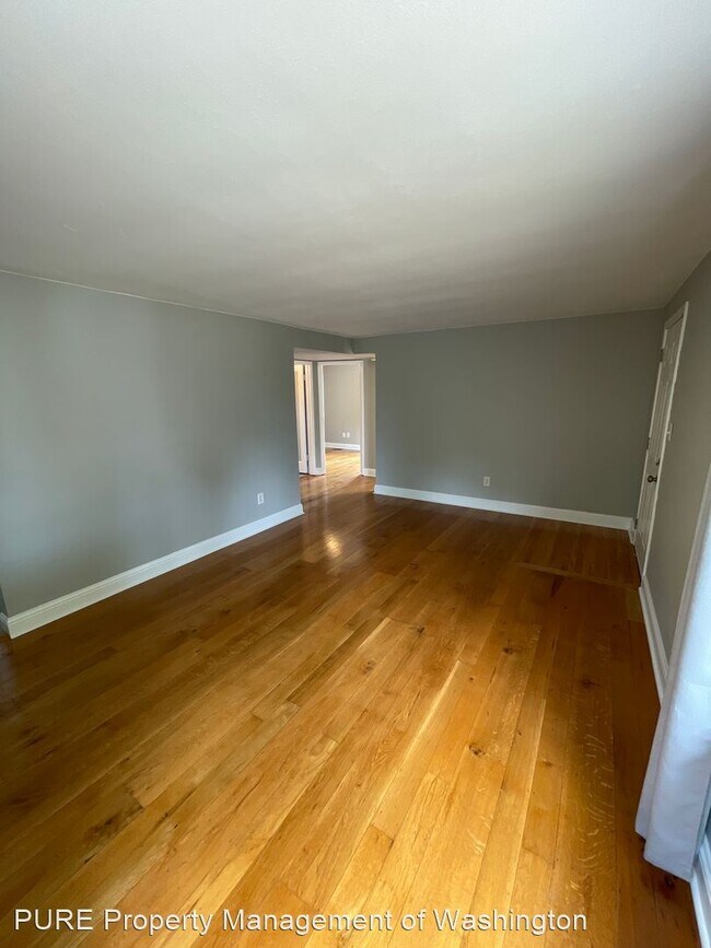 Foto del edificio - 2 br, 1.5 bath House - 9228 14th Ave SW