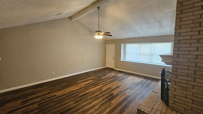 Foto del edificio - 23915 Spring Fork Dr